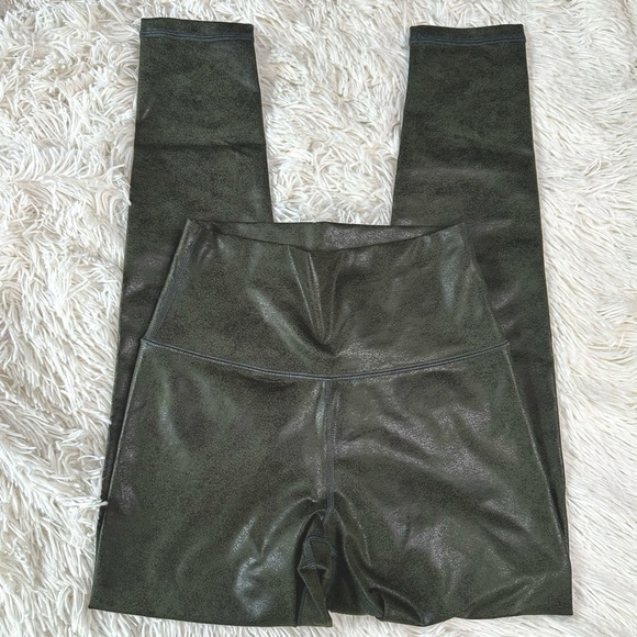 Offline by Aerie Crackle Leggings Size Small Short - Picture 3 of 11